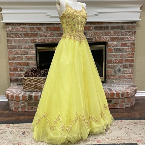 Mon Cherie yellow sequined prom homecoming bridesmaid dress / 4 / EUC (Like new) - Picture 13 of 17